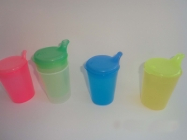 Trinkbecher mit Mundstück Inhalt 200ml.